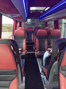 luxe touringcar met genoeg beenruimte luxe touringcar met genoeg beenruimte